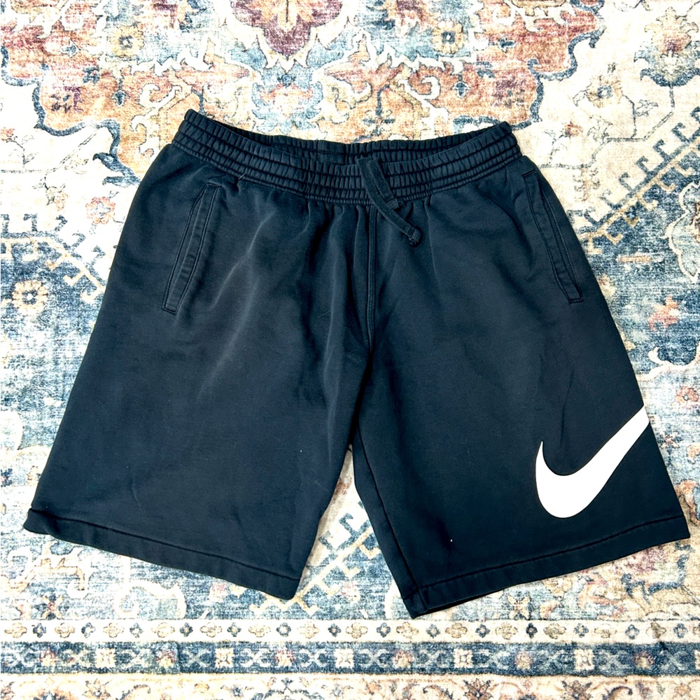 Nike Sportswear Club
Men's Graphic Shorts XL